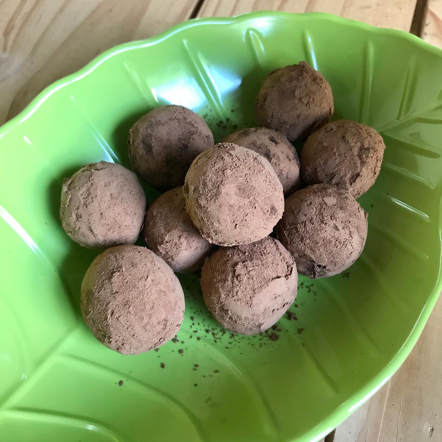 Brigadeiro fit de tâmaras com castanhas