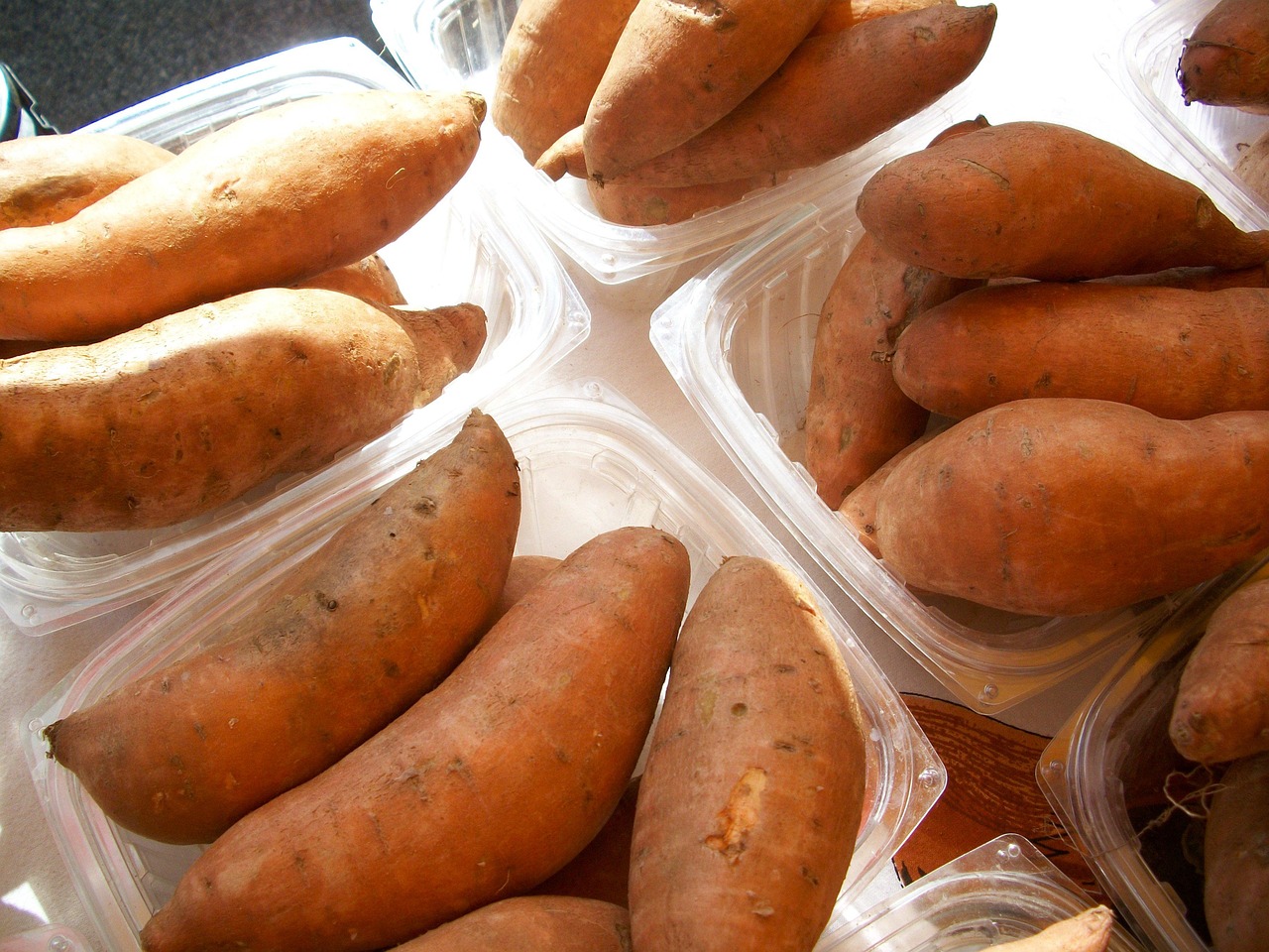 Batatas-doces cruas, o ingrediente principal do purê do escondidinho
