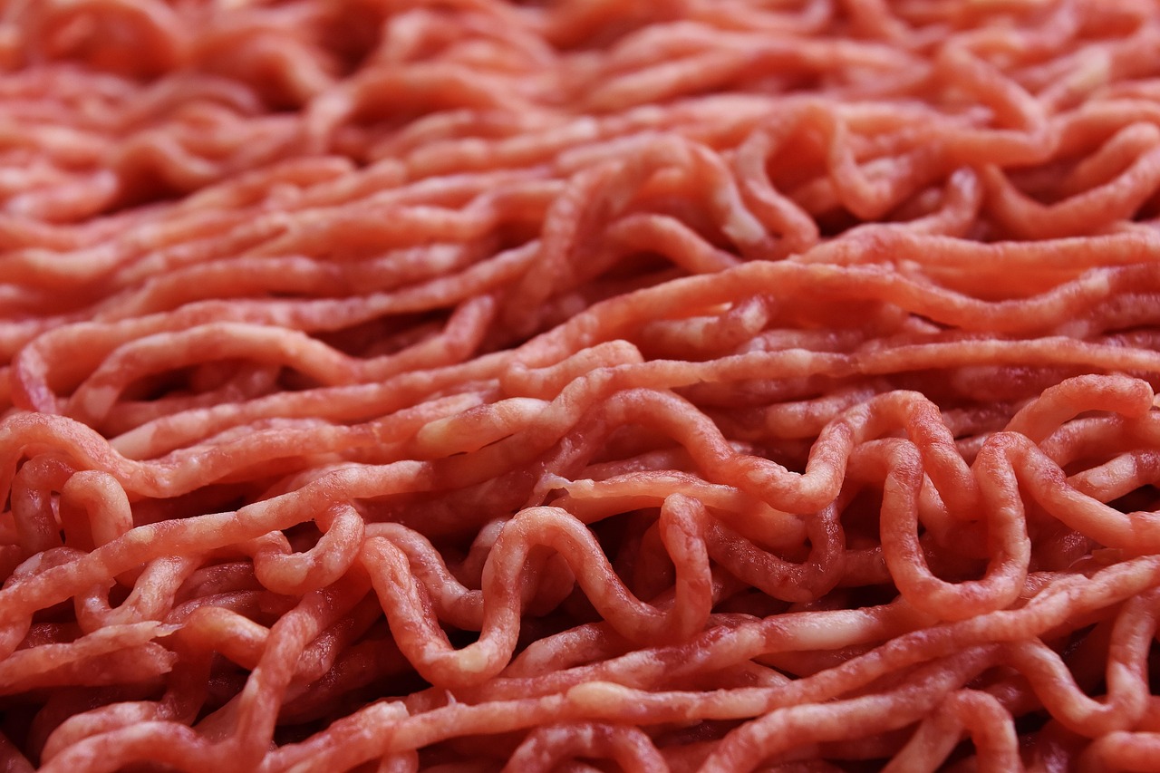 Carne moída crua, ingrediente principal do recheio